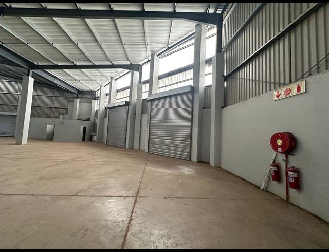 2,145M² WAREHOUSE TO LET IN COSMO BUSINESS PARK